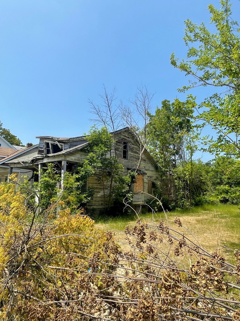 382 Eason photo